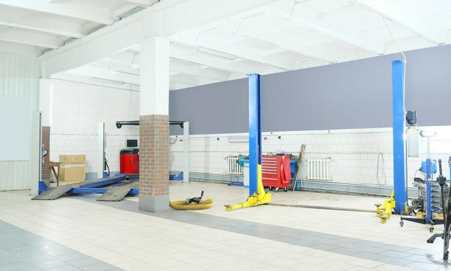 Jakie usługi oferuje warsztat blacharski w zakresie napraw powypadkowych?