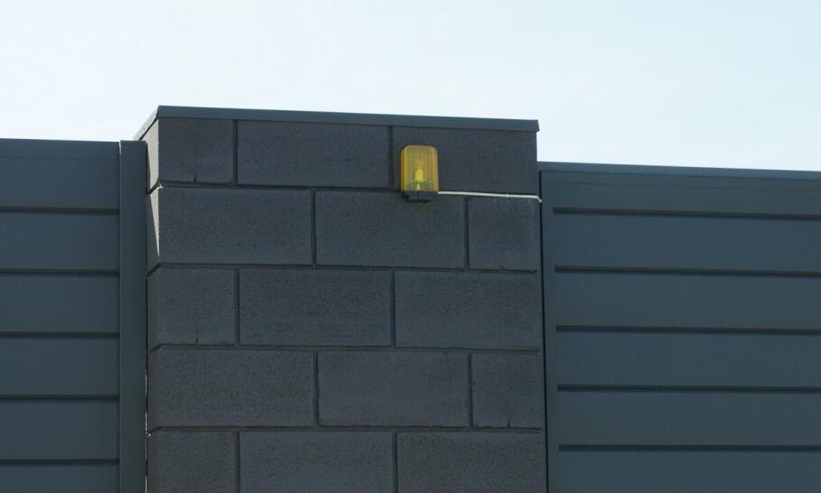 Dlaczego warto wybrać płyty warstwowe z rdzeniem pir do budowy obiektów sezonowych?