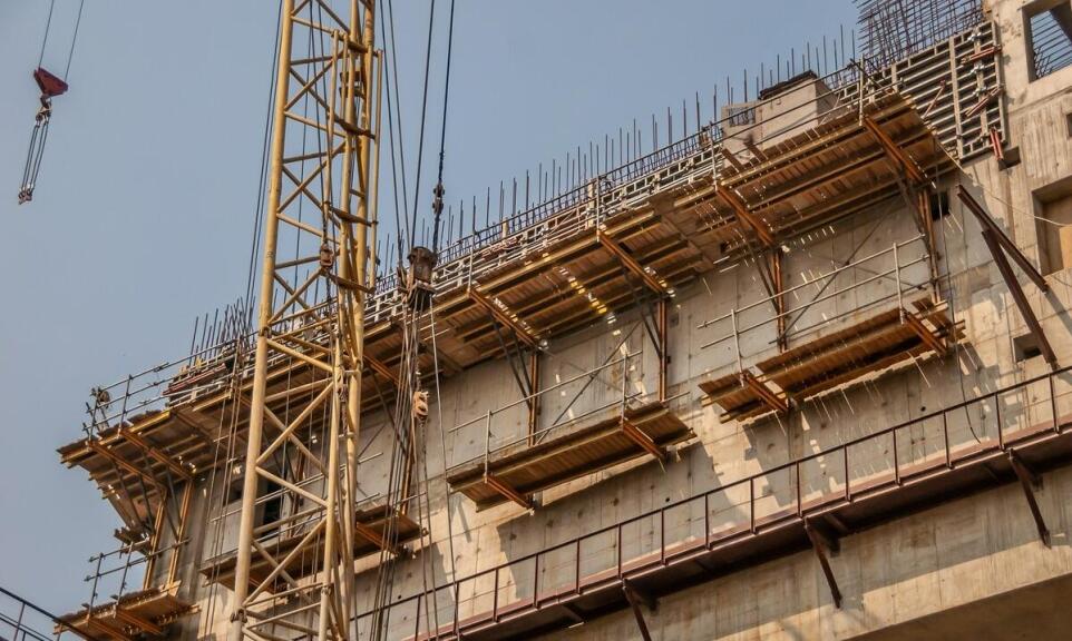 Wykorzystanie płyt stropowych w budownictwie mieszkaniowym – co warto wiedzieć?