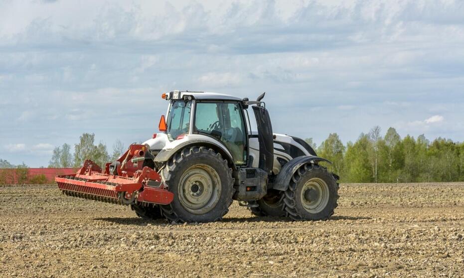 Wybór ogumienia do maszyn rolniczych – Czemarol Papugowie