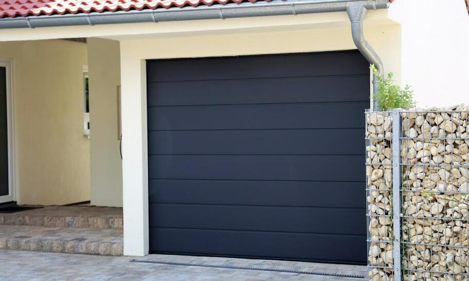Jak uszczelnić drzwi garażowe przed zimnem i wilgocią