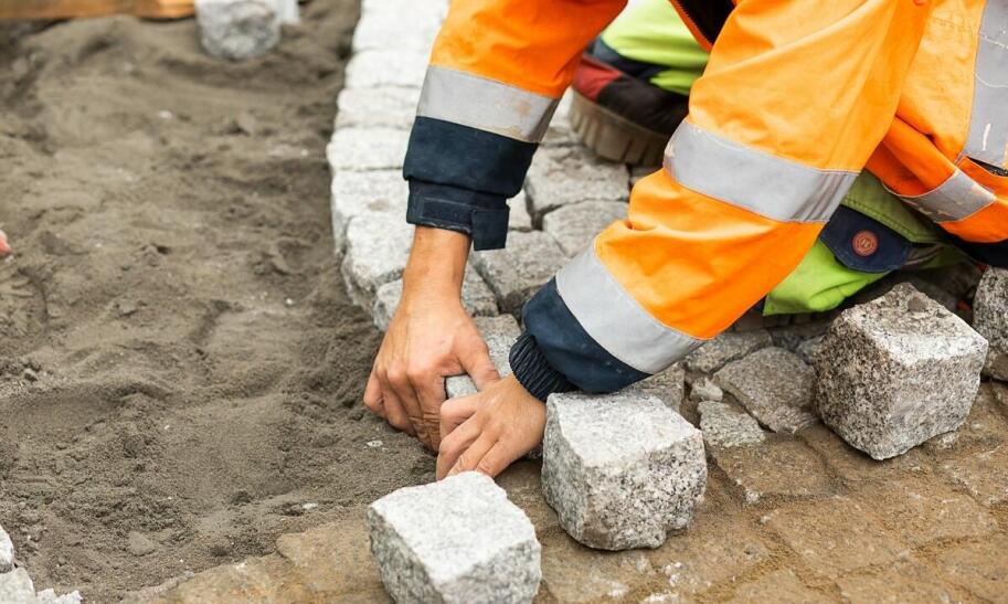 Jak ułożyć kostkę polbrukową samodzielnie?