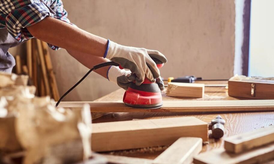 Jak szlifować drewno papierem ściernym