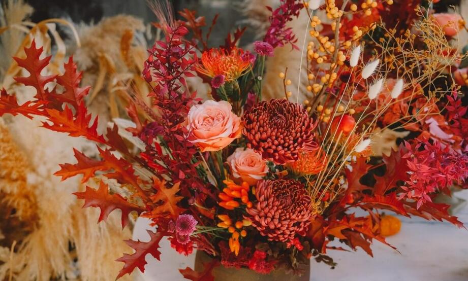 Florystyka okolicznościowa: kluczowe elementy udanej aranżacji