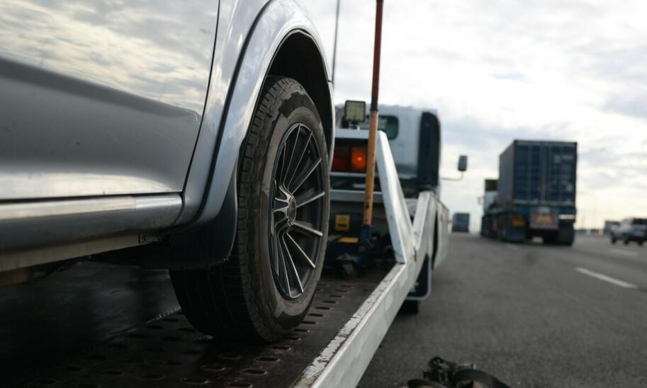 Usługi transportu uszkodzonych pojazdów na autolawecie w podkarpackim