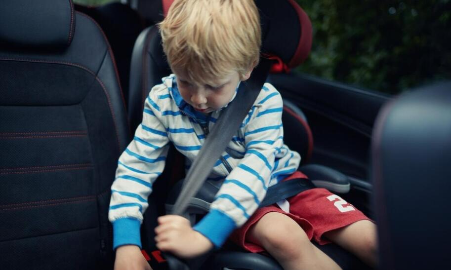 Kiedy dziecko może jeździć bez fotelika w 2025 roku?