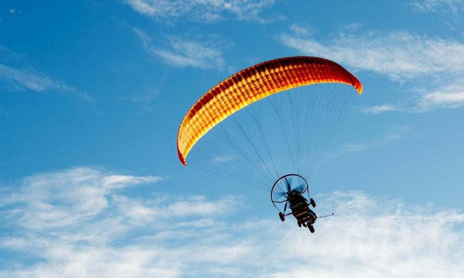 Ile kosztuje lot paralotnią w tandemie?
