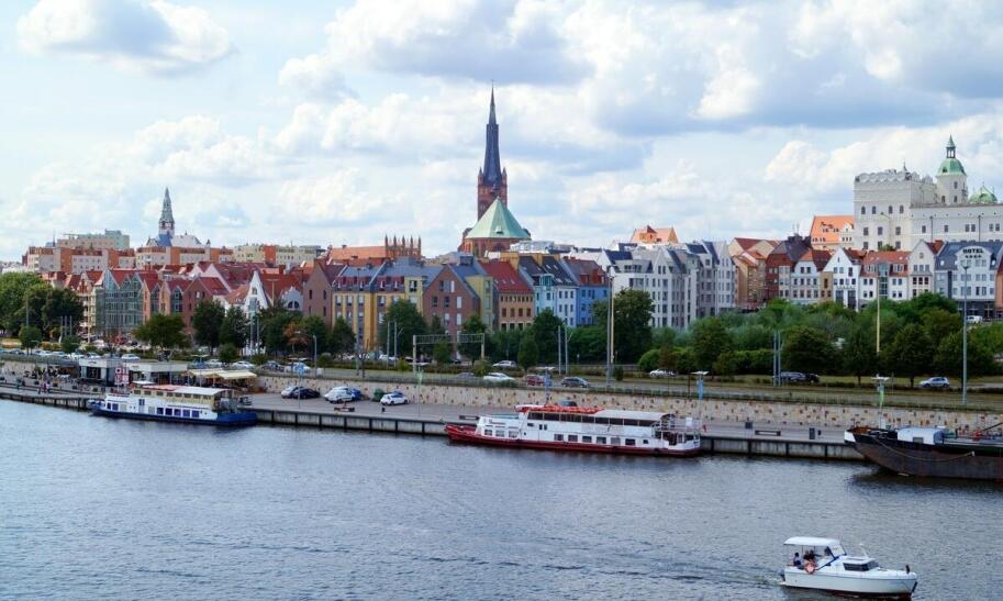 Gdzie można popłynąć statkiem z Krynicy Morskiej?