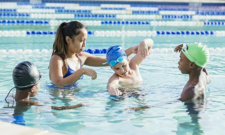 Rola instruktora w kursie nurkowania dla początkujących: czego możesz się spodziewać?