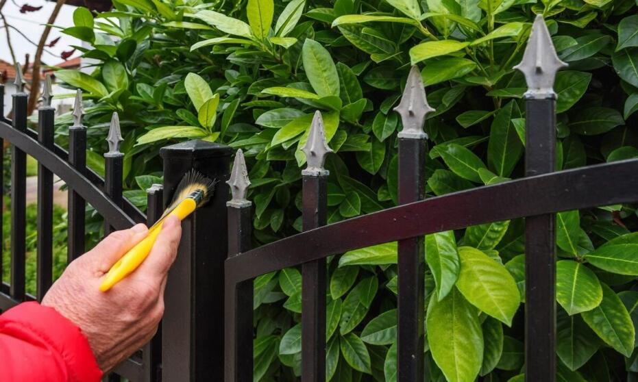 Ochrona ogrodzeń przed korozją – poradnik dla użytkowników