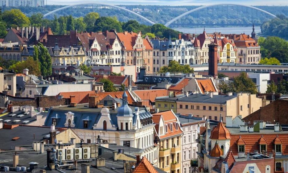 Jak odpowiednie pokrycie dachowe wpływa na wartość nieruchomości we Wrocławiu?