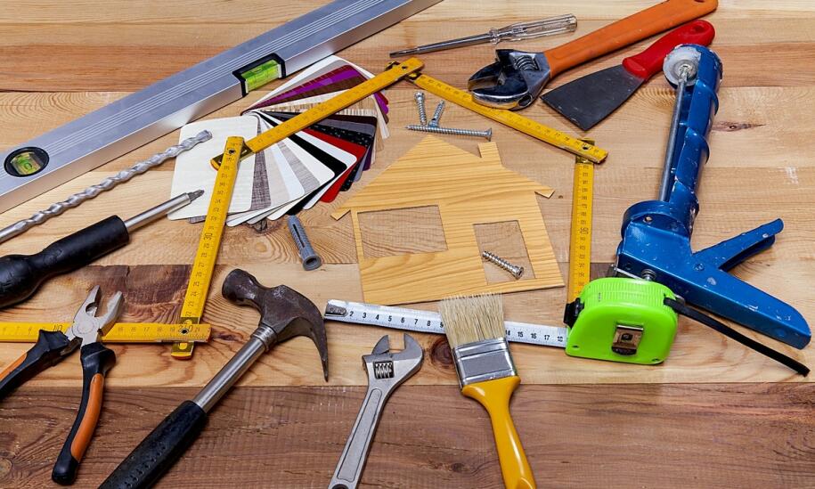 Jakie materiały budowlane najlepiej sprawdzą się przy montażu okien?