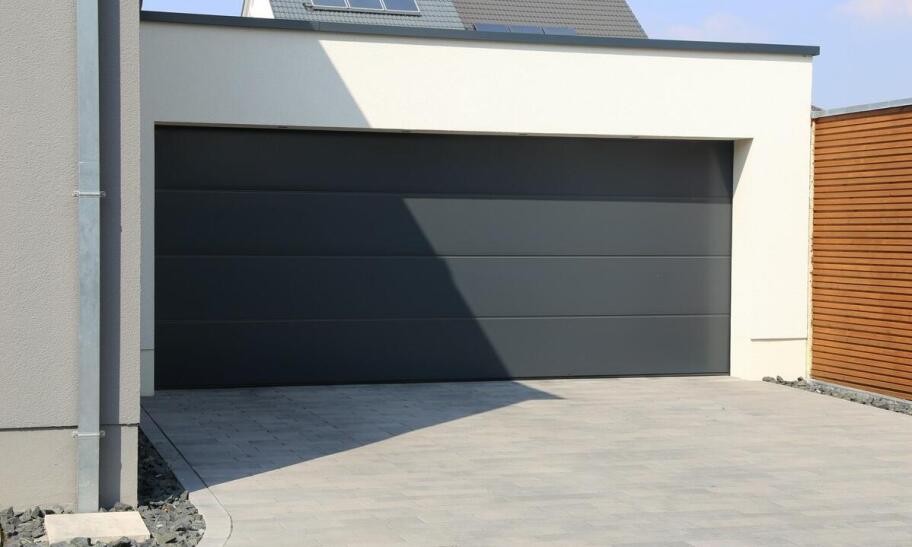 Jak wybrać idealne bramy garażowe do swojego domu? Przewodnik po bramach Bełchatów