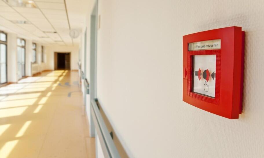 Wpływ dźwiękowych systemów ostrzegawczych na czas reakcji podczas ewakuacji