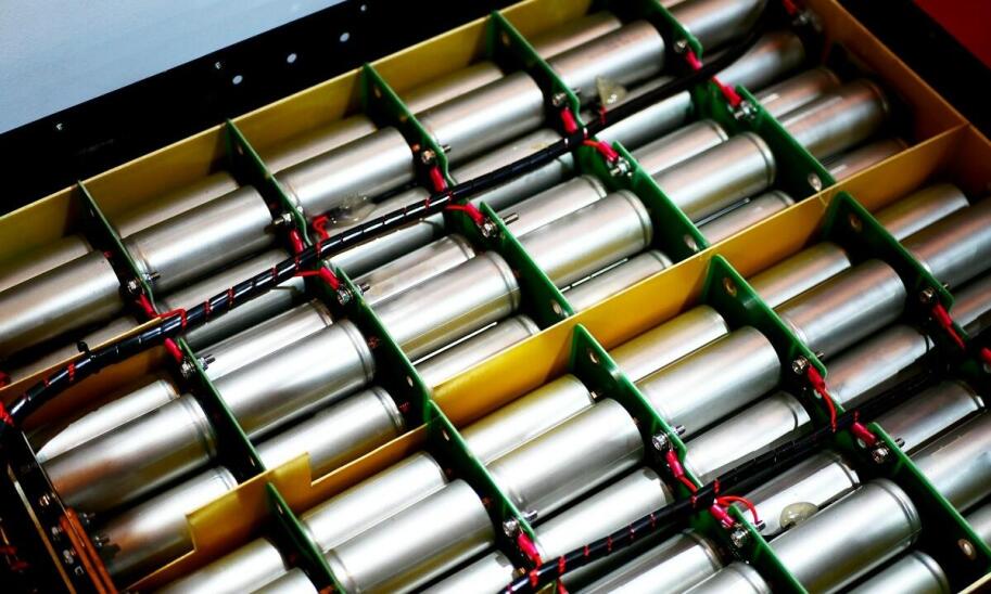 Technologie stosowane w nowoczesnych akumulatorach - co oferuje rynek?