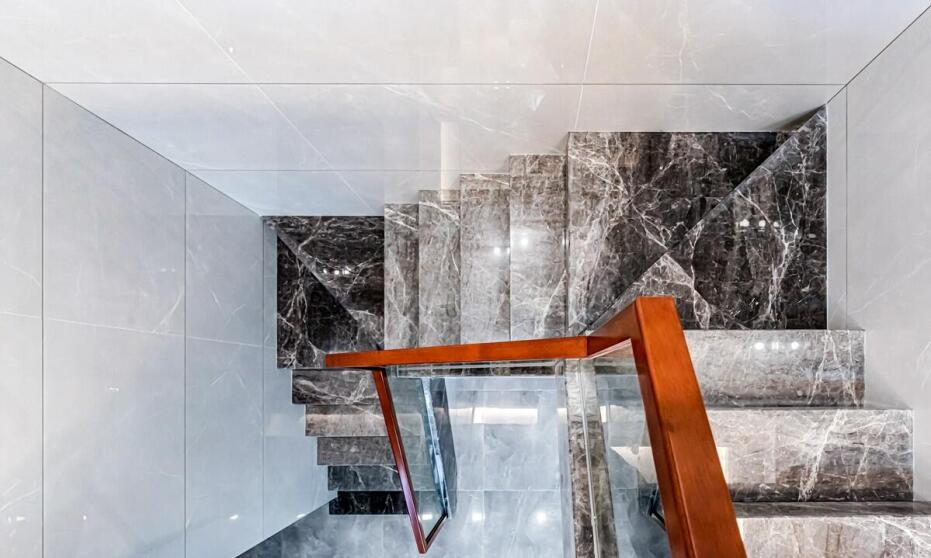 Parapety kamienne – elegancja i trwałość w Twoim wnętrzu