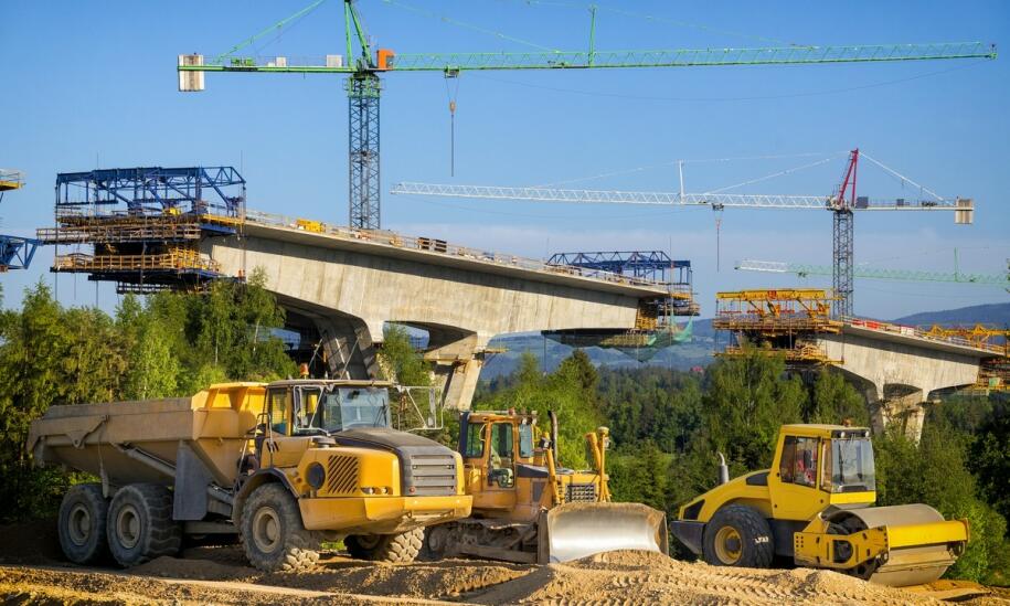 Znaczenie wynajmu profesjonalnych maszyn przy budowie i remoncie dróg