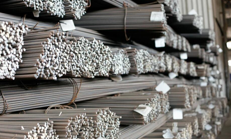 Jakie właściwości czynią płaskowniki stalowe niezbędnym elementem konstrukcji?