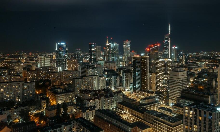 Jak rynek nieruchomości wpływa na "wycena domu Warszawa"?