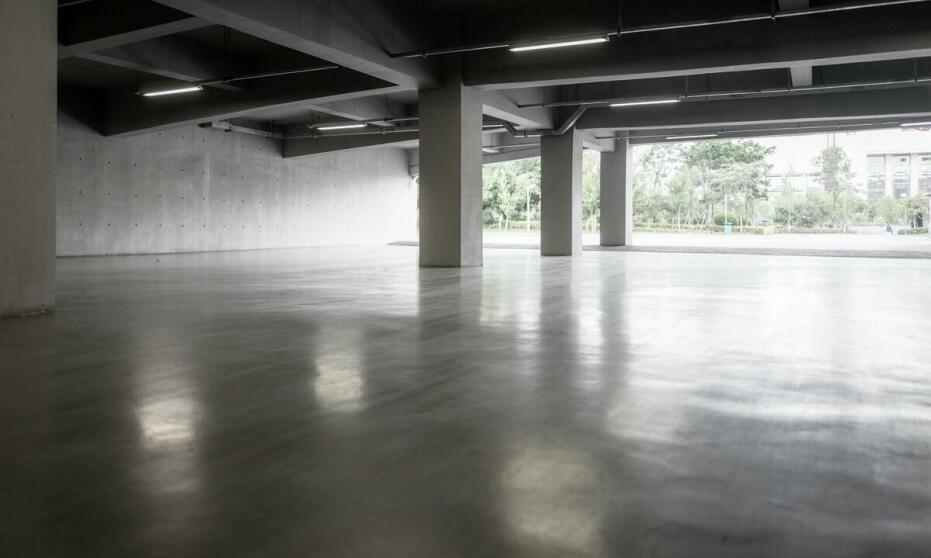 Jakie są korzyści z zastosowania posadzek żywicznych w garażach?