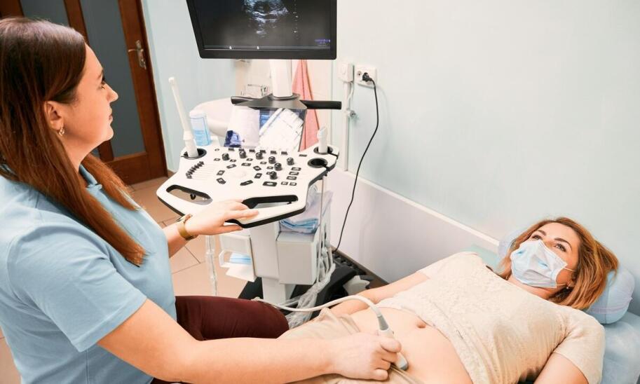 W jaki sposób gabinet ginekologiczny wspiera przyszłe mamy poprzez badania prenatalne?