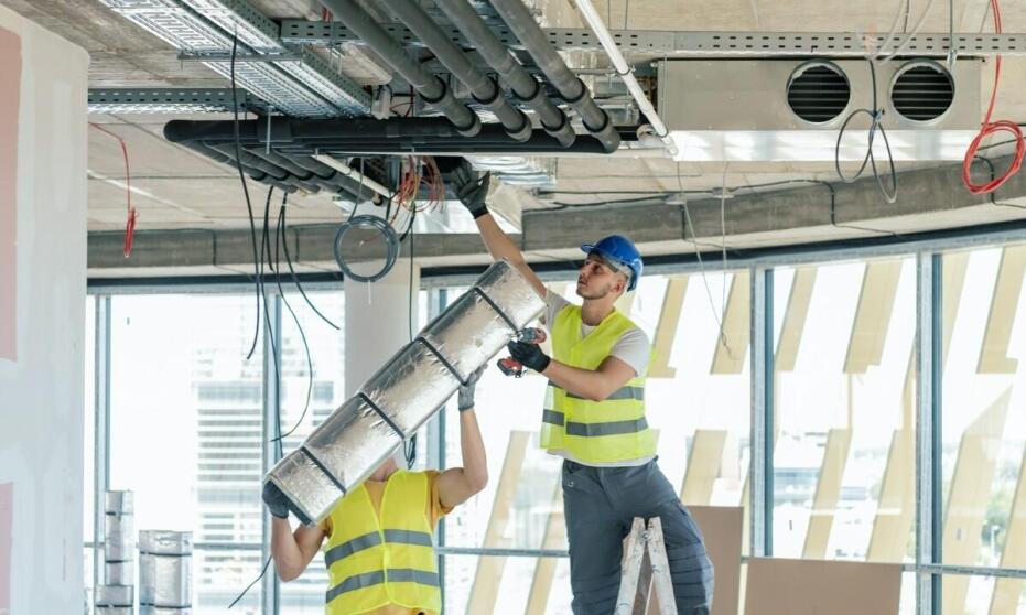 Prefabrykacja i montaż systemów grzewczych w halach przemysłowych