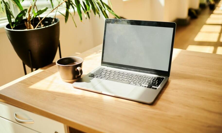 Jak długo matka karmiąca może korzystać z przerw w pracy na karmienie dziecka?