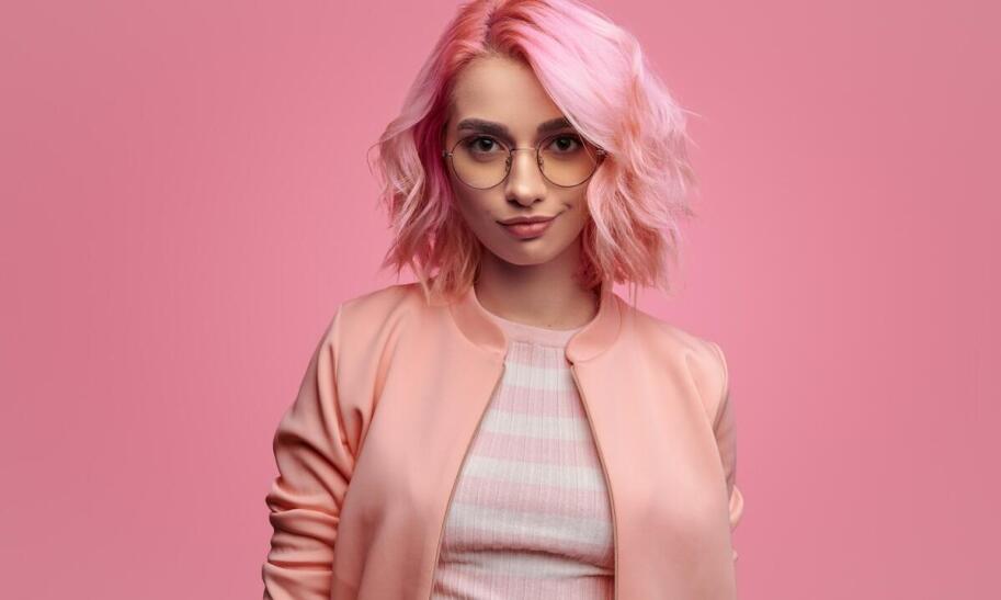 Jak ubierać się po pięćdziesiątce, aby wyglądać stylowo