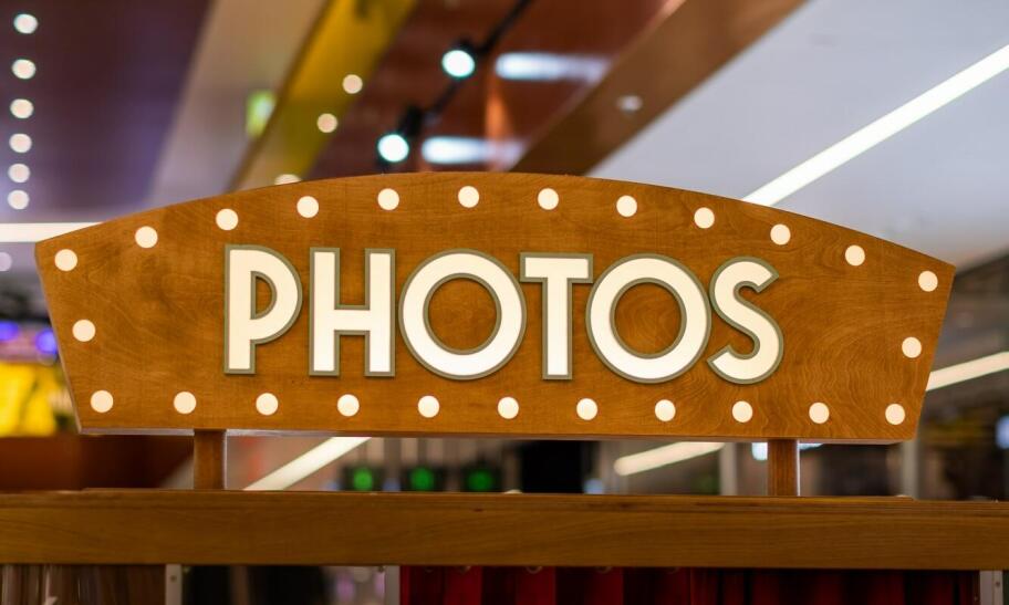 Jakie są najważniejsze cechy reklam neonowych LED w kontekście trwałości?