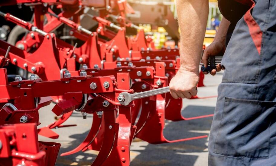 Znaczenie regularnej wymiany olejów w utrzymaniu maszyn rolniczych