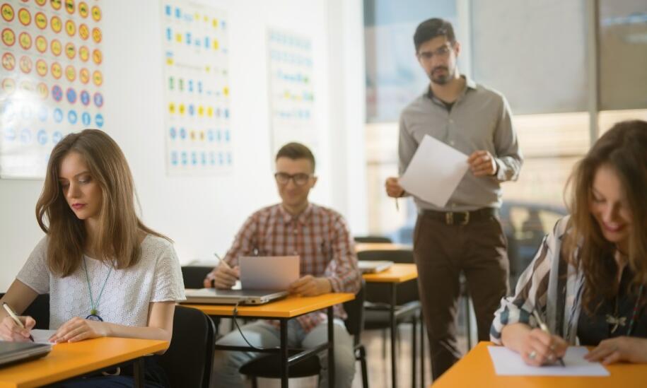 Wysoka zdawalność egzaminów: jak nasz ośrodek wspiera kursantów?
