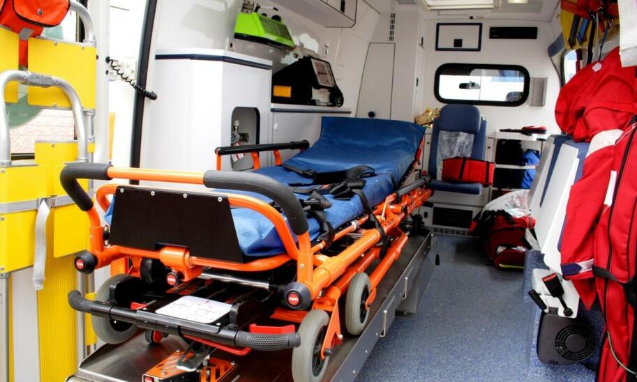 Dlaczego warto skorzystać z profesjonalnego transportu chorych?