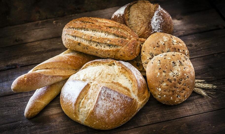 Jedzenie przed czy po siłowni – co wybrać?