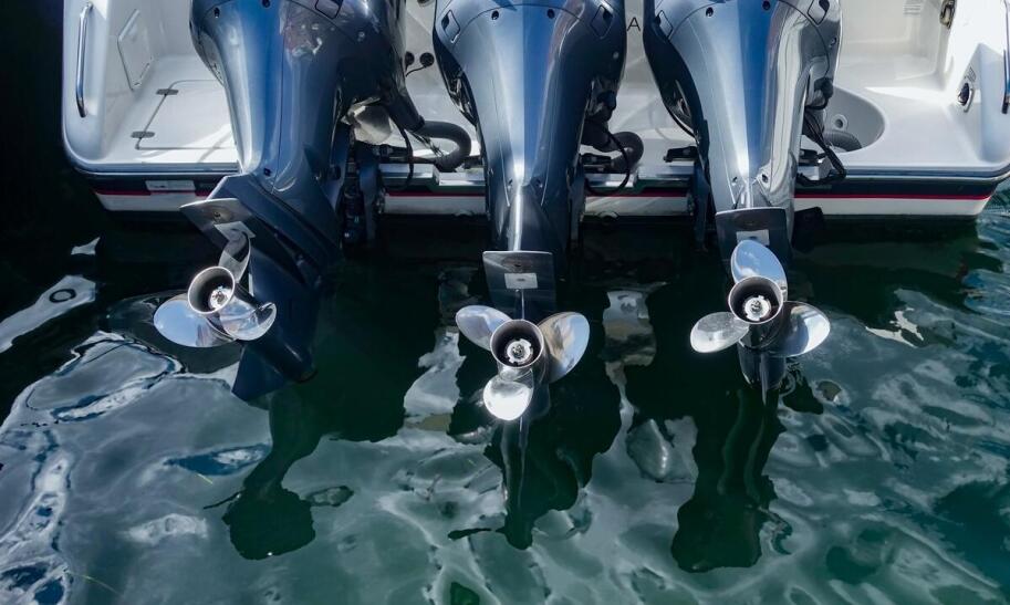 Jak dobrać silnik elektryczny do łodzi?