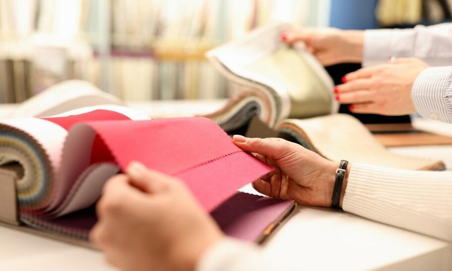 Jak unikać błędów przy wyborze mebli i materiałów dzięki profesjonalnym usługom projektowym?