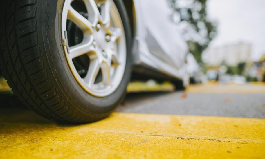 Jakie korzyści oferuje nauka jazdy na nowych pojazdach identycznych jak na egzaminie?