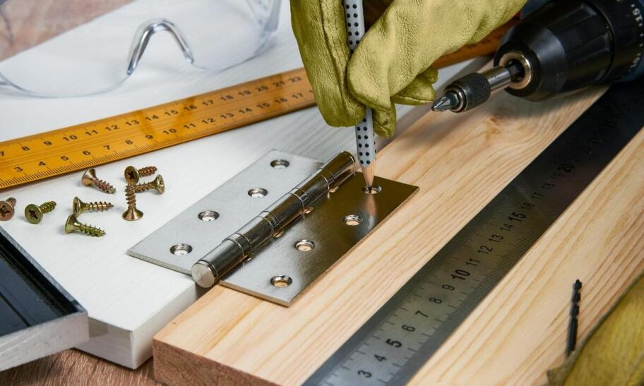 Jak montaż drzwi zewnętrznych wpływa na ich funkcjonalność i trwałość?