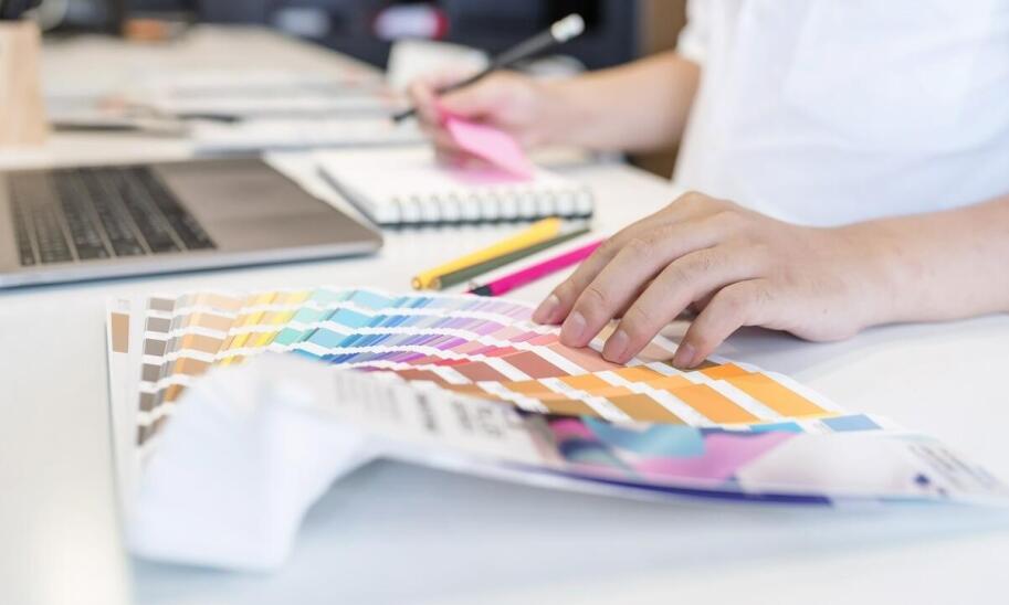 Jakie korzyści przynoszą niestandardowe piłki reklamowe dla przedsiębiorstw?