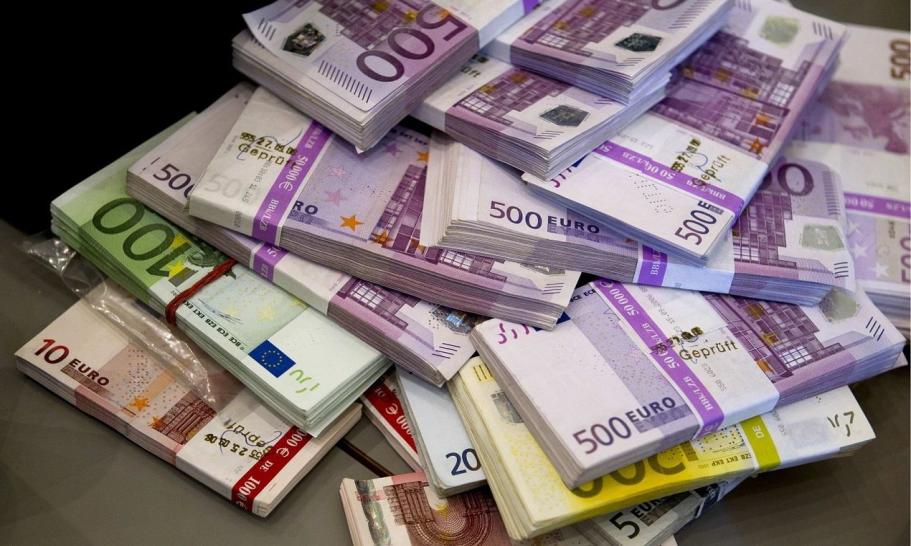 Historia powstawania kantorów stacjonarnych w Polsce Historia powstawania kantorów stacjonarnych w Polsce