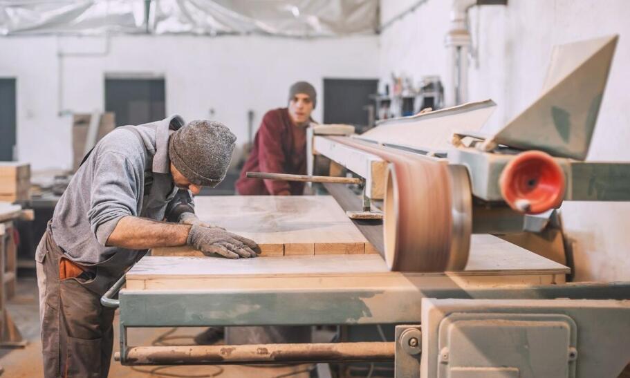 Własne zaplecze produkcyjne – jak wpływa na jakość mebli dziecięcych?