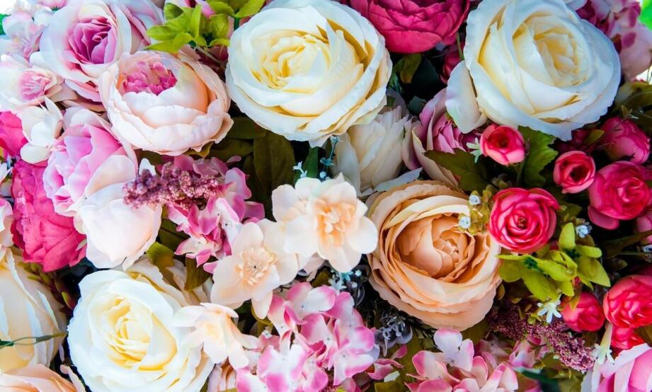 Wpływ sztucznych kwiatów na trwałość i estetykę wiązanek