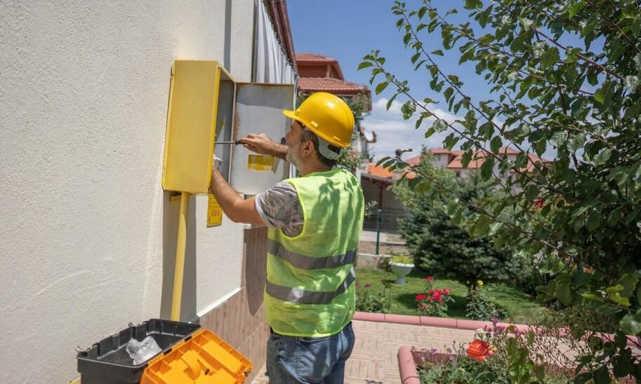 Jakie usługi oferuje serwis anten satelitarnych w kontekście Multiroom?