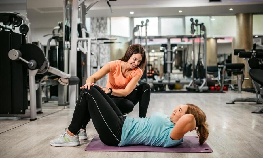 Odchudzanie a poprawa kondycji: rola trenera personalnego