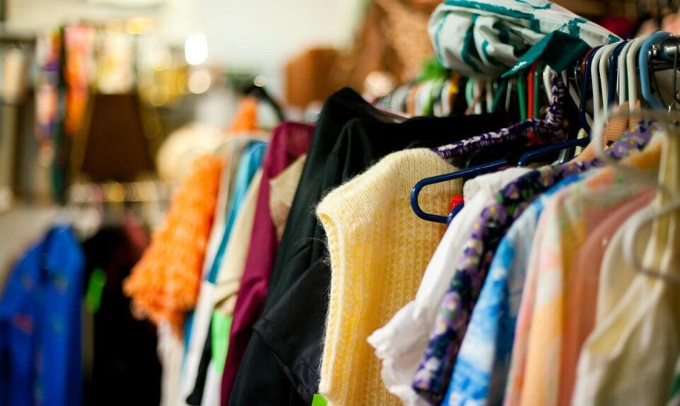 Dlaczego second-hand wspiera charytatywne cele?