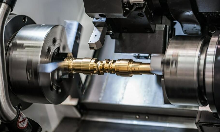 Jak obróbka CNC wpływa na jakość części zamiennych dla przemysłu ciężkiego?