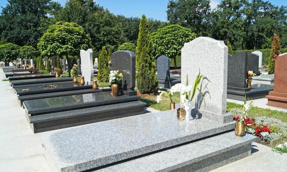 Jak galanteria nagrobkowa wpływa na estetykę miejsca pamięci?