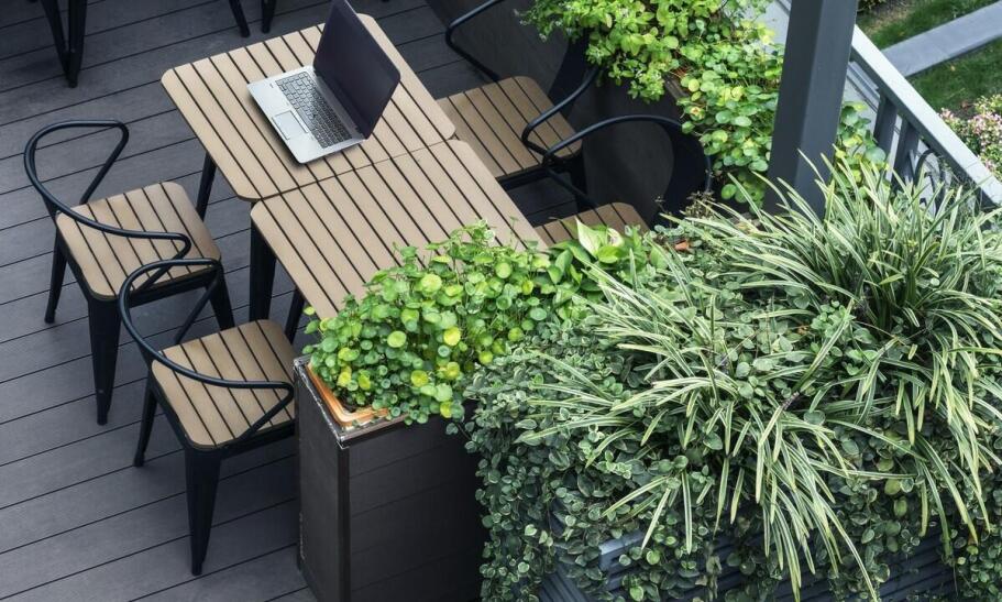 Jak tarasy drewniane wpływają na estetykę przestrzeni zewnętrznej?