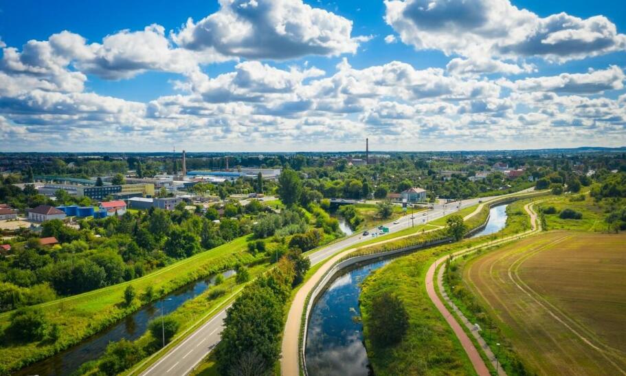 Jak inwestycyjna strategia wpływa na wycenę działek w Poznaniu?