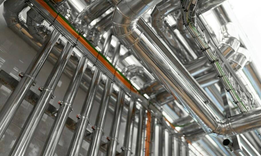 Współczesne wyzwania w montażu przemysłowych rurociągów: co warto wiedzieć?