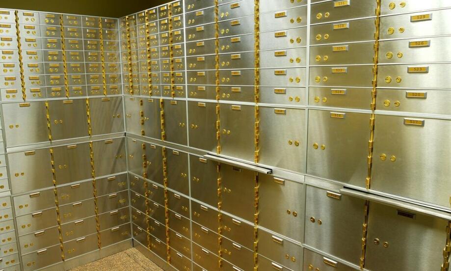 Jakie są najważniejsze kryteria wyboru wrzutowego sejfu dla instytucji publicznych?